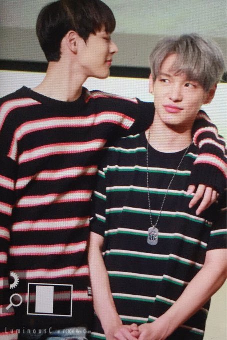 hourlyvchan's tweet photo. happy byungchan day !!! 🦖🐣💙💛 
w/ @hourlybyungchan https://t.co/5TXWpWyVbw
