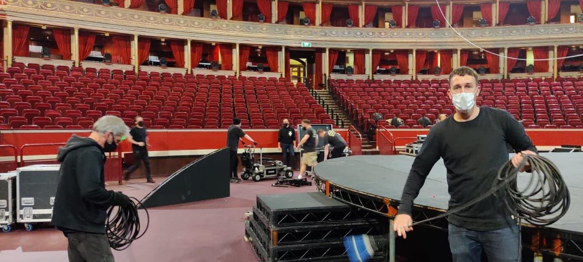 StageMiracles's tweet image. It was a huge privilege to provide crew for #niallatthealberthall
A fantastic gesture by Niall Horan to donate proceeds from this pay per view stream to his touring crew- and also creating work for us in these difficult times.
#WeMakeEvents