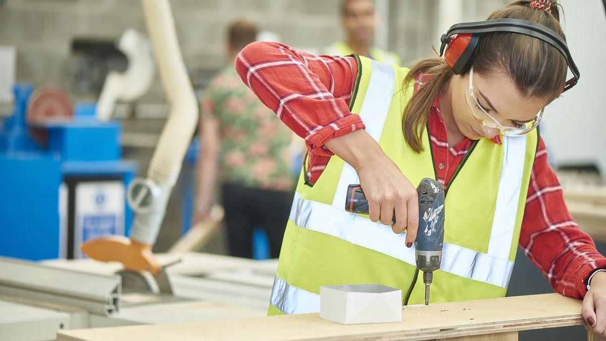 70% of parents surveyed by NCCER said they wouldn’t advise their child to embark on a career in construction. They may want to rethink that 🗣 #careersinconstruction #skilledtrades bit.ly/39jAo9g