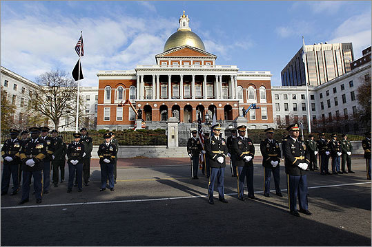 Happy Veterans Day to the men and women who have served in the nation's armed forces. We appreciate you!!! 🇺🇸🎖