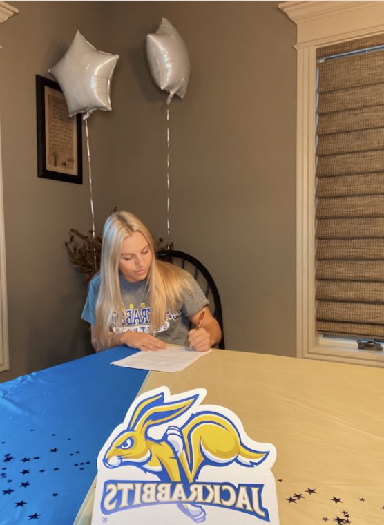 lilliefilger's tweet photo. So excited for my future home!💙💛🐰 #GoJacks https://t.co/WbE8pbdho9
