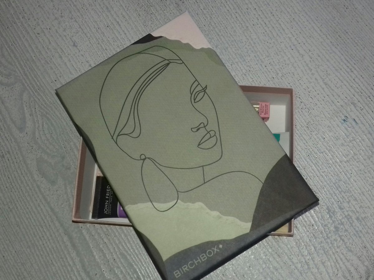 bea_parera's tweet photo. Ya llegó mi cajita de @BirchboxES de noviembre 😍
#BirchboxES https://t.co/t15Jot5Omo