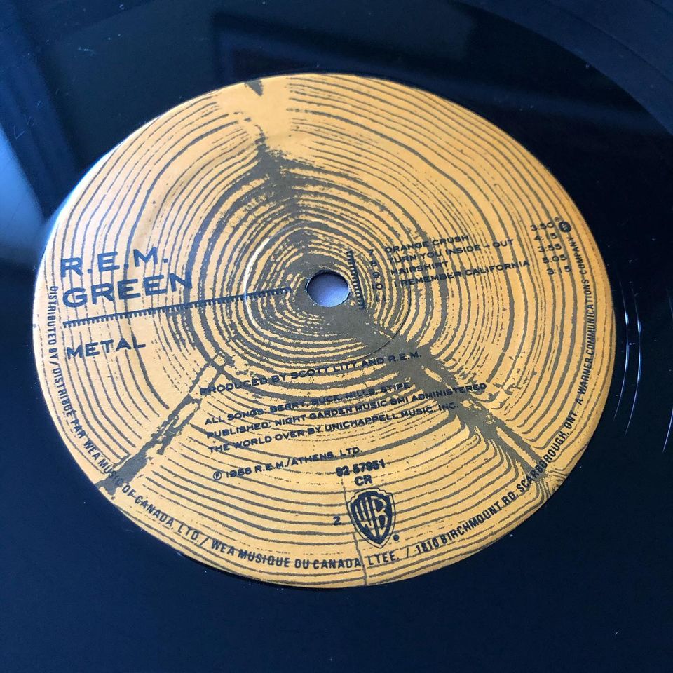 a9to9production's tweet photo. Green 32 🎂 (11/8/88) *AIR (side 1) METAL (side 2), cass inlay & actual tape same *R STAND on track list, R instead of 4 (R4 again), cd & cass same *Track 11 aka UNTITLED #REMGREEN #AIRside #RSTAND #METALside #ScottLitt #REM #BerryBuckMillsStipe #NOWFACEWEST https://t.co/wTmbkyQxeb