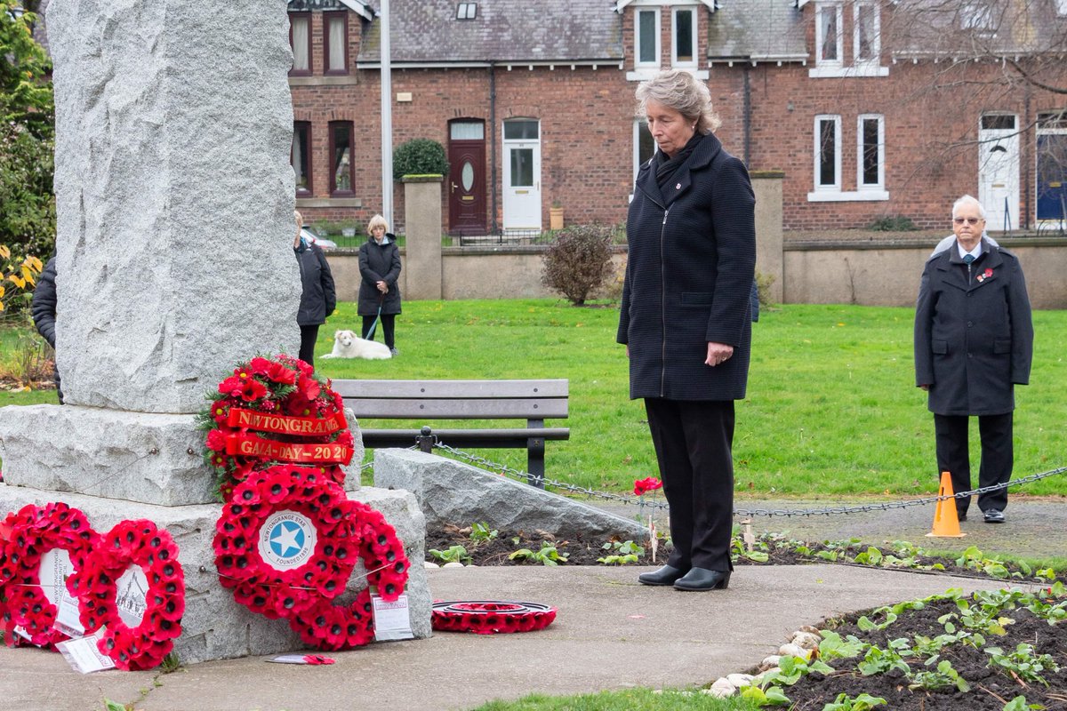 Newtongrange1st's tweet photo. Newtongrange Remembers...  today a small gathering attended a service and to lay wreaths at the War and Miner’s  Memorial. #LestWeForget #ArmisticeDay https://t.co/IzHFzTFP0L