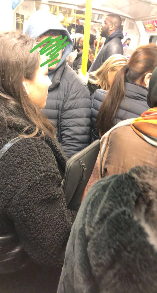 andreasanderss's tweet photo. J20 Nationell och J18 Regional pausas, samtidigt på tunnelbanan: https://t.co/lBbZdOmF2n