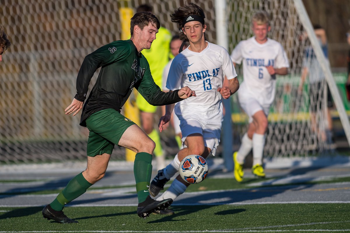 russellgifford's tweet photo. Good luck tonight to @BeesBoysSoccer as they take on St. Ignatius in the DI state semifinal!! Go Bees!! 🐝⚽️ @HortonBreck @ColeWerthmuller @GavinCsiszar @stevsam12 @kyler_cusick @TurchynCole @Jimmy_neate @Bradomacauda @WestonMansier @Eriqhacker16 @Ryanmiller394 @jake_miller_4 https://t.co/dEuLuCQ7XJ