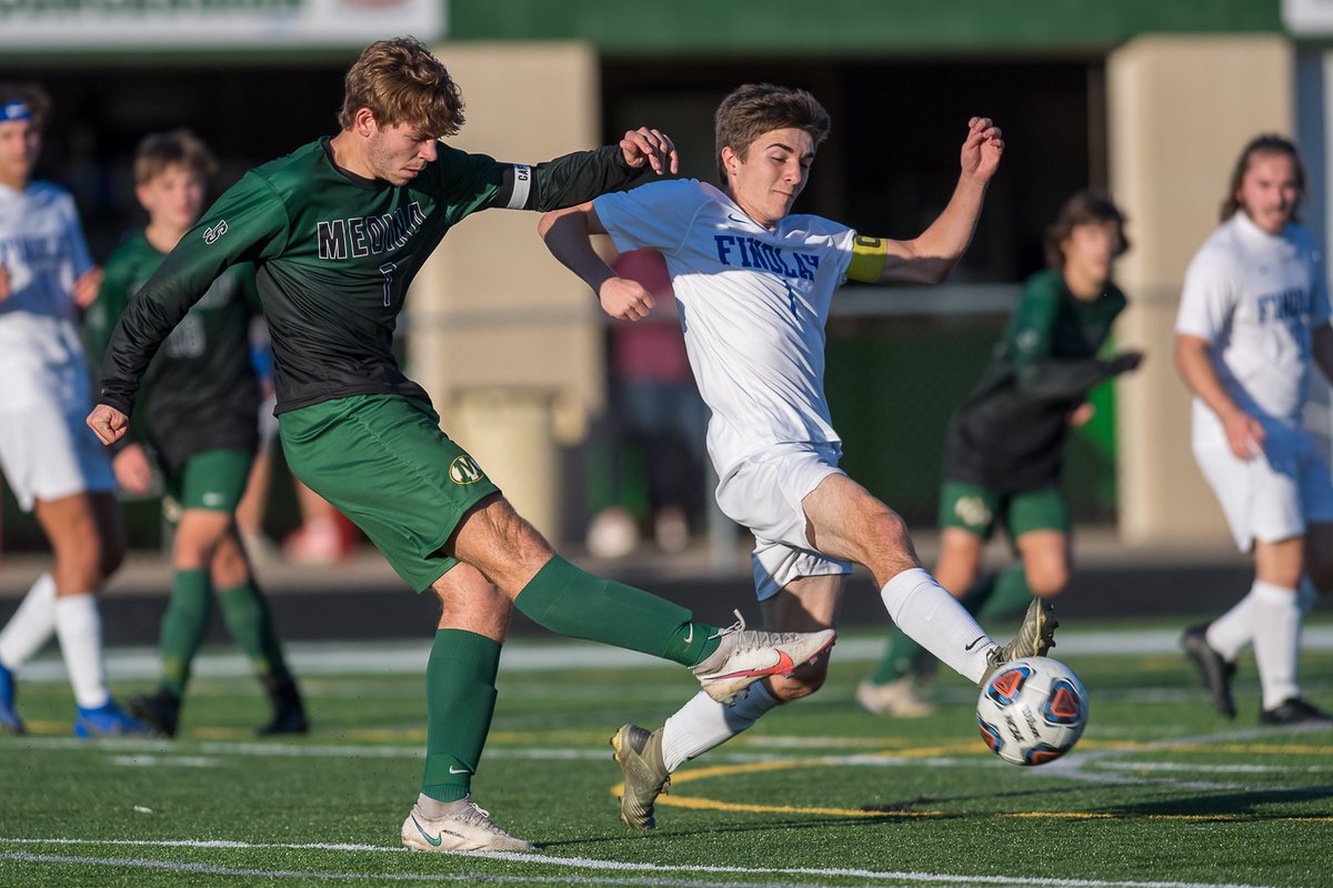 russellgifford's tweet photo. Good luck tonight to @BeesBoysSoccer as they take on St. Ignatius in the DI state semifinal!! Go Bees!! 🐝⚽️ @HortonBreck @ColeWerthmuller @GavinCsiszar @stevsam12 @kyler_cusick @TurchynCole @Jimmy_neate @Bradomacauda @WestonMansier @Eriqhacker16 @Ryanmiller394 @jake_miller_4 https://t.co/dEuLuCQ7XJ