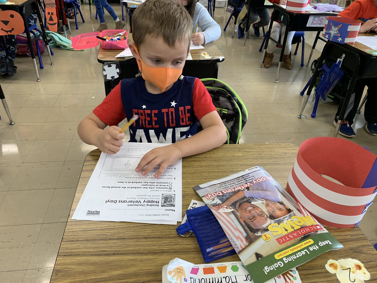 contrattosclass's tweet photo. After our Veterans Day parade, we got right to work on our Veterans Day @Scholastic News. Thank you for helping us learn about this very important and special day. #VeteransDay2020 #Veterans #VeteransDay https://t.co/IjEHfqY1lZ