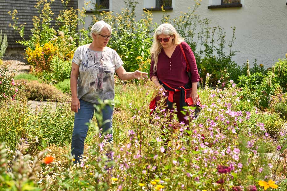 Fit und gesund bleiben zu dieser Jahreszeit 💪 Doch was tun wenn die Nase bereits läuft und der Hals kratzt? Wir haben mit Kräuterpädagogin Cornelia gesprochen 🌿 

Alle ihre Tipps findet ihr hier 👇
tannheimertal.com/online-magazin…

#tannheimertal
©️ TVB Tannheimer Tal/Achim Meurer