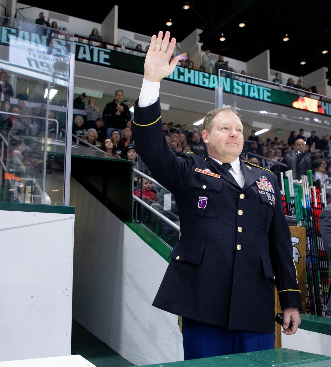 MSU_Hockey's tweet photo. Thank you, veterans! 🇺🇸 https://t.co/YycjHOV48k