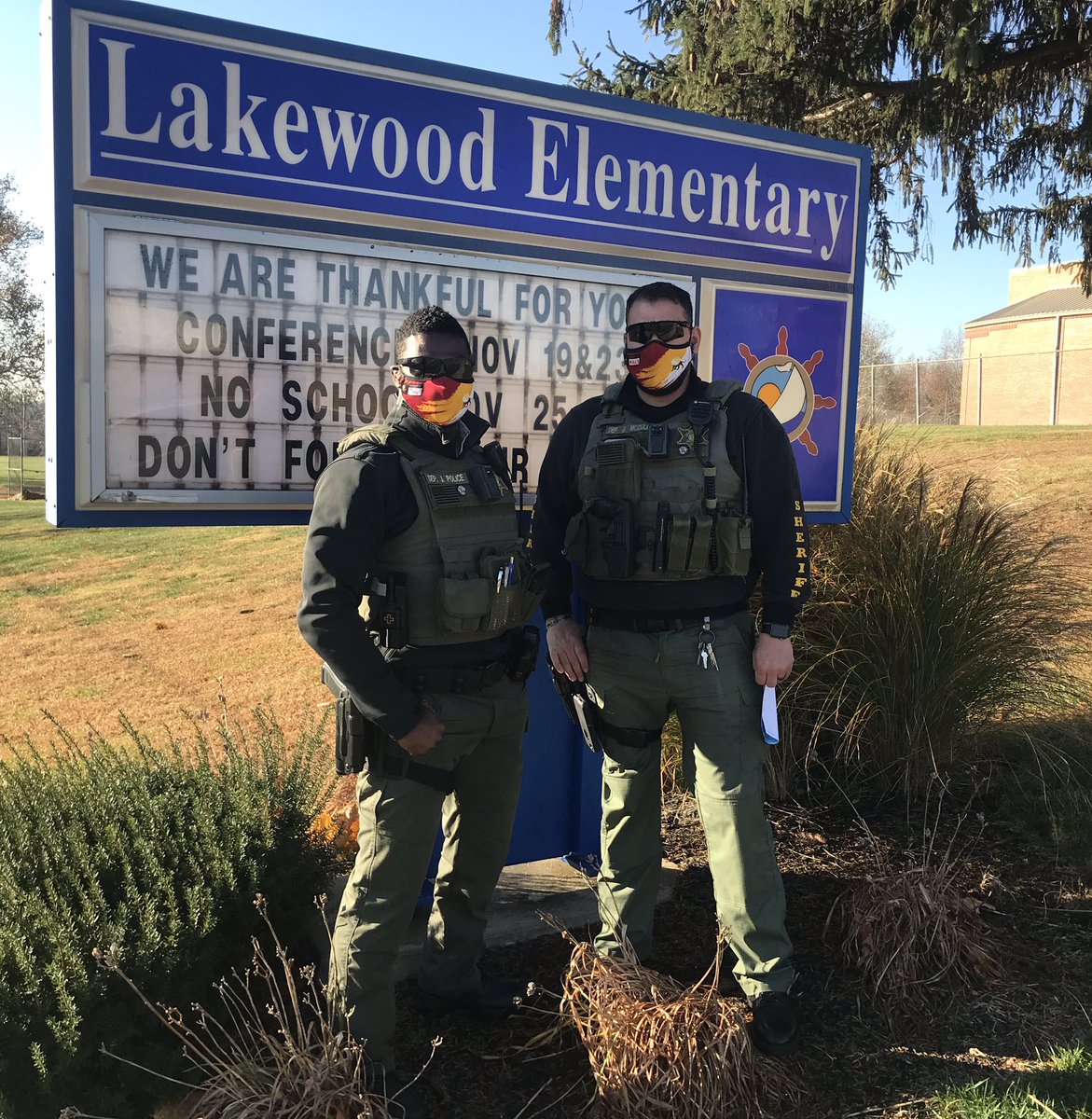 Lakewood Elementary THANKS Our Veterans!! <a href="/NKCSchools/">NKC Schools</a> <a href="/LakewoodNKC/">Lakewood Elementary</a> <a href="/margehelwig/">Dr. Margaret Helwig</a> @Tonka_TRUE @TonkaDeputy