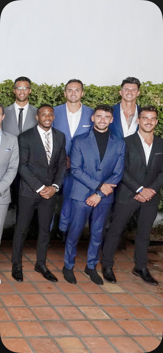 BachelorBob_'s tweet photo. I literally hate that I noticed this. Sorry @ Jay. 
 
#TheBachelorette https://t.co/zDBcBBXtIB