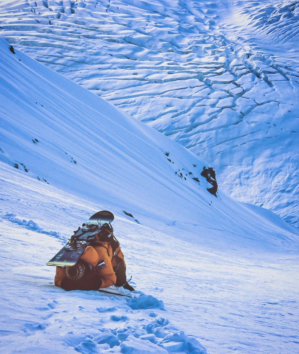 TheNorthFaceCol's tweet photo. "The Pain Factory" o la fábrica de dolor, como llama el atleta Jimmy Chin al lado Norte del Everest, resulta ser uno de los retos que consagran a los grandes montañistas y alpinistas del mundo. https://t.co/XaNFIC4rLe