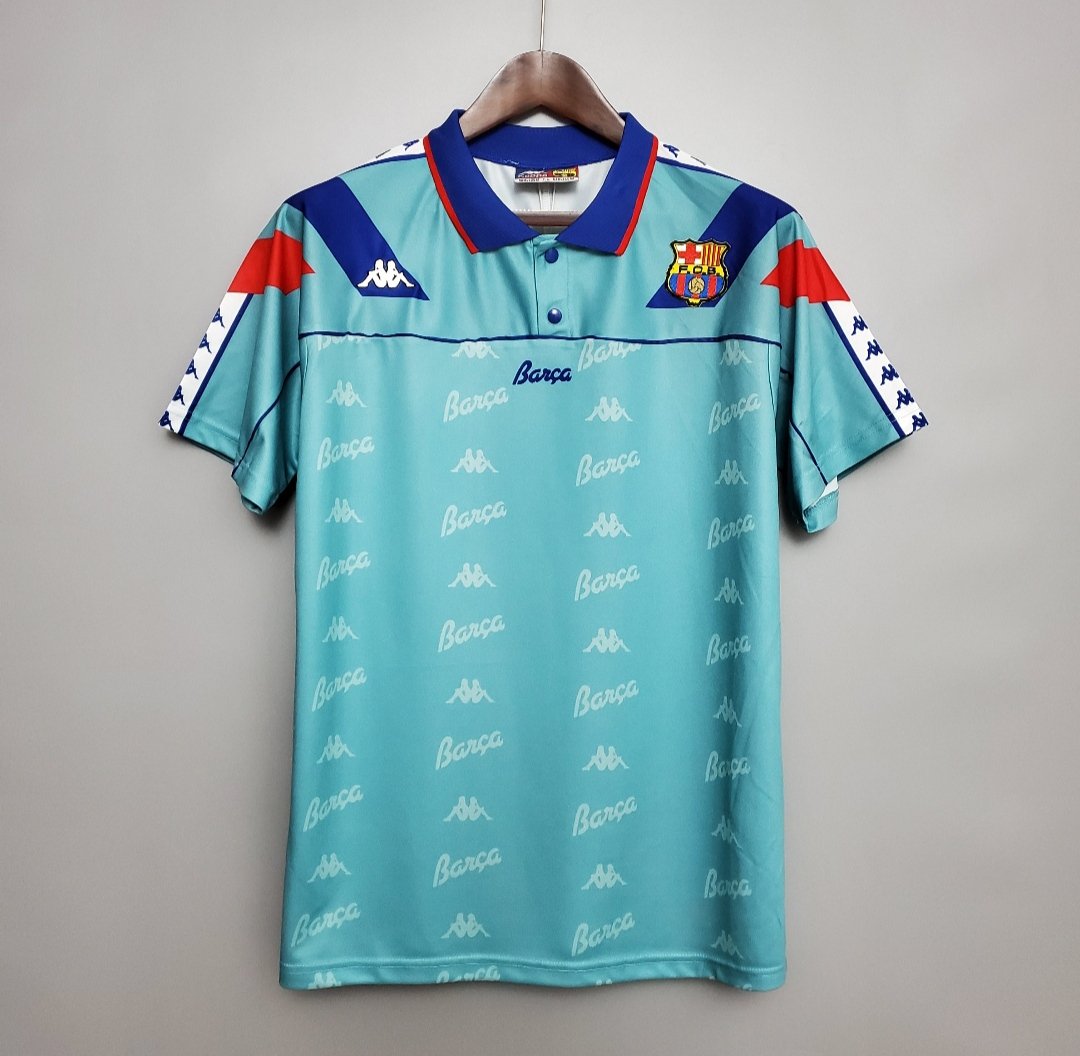 CAMISETAS RETRO FÚTBOL
Más de 600 modelos disponibles, pide la tuya por MD.
Precio: 25€
Tallas: S-XXL