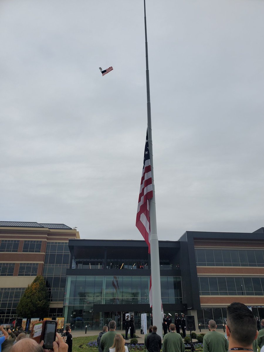 4SwimmersDad's tweet photo. TQL just dedicated the tallest flag pole in OH/KY/IN at our new office. 160ft and a huge flag. Happy Veterans Day all. #lifeattql https://t.co/j6CInjwemp
