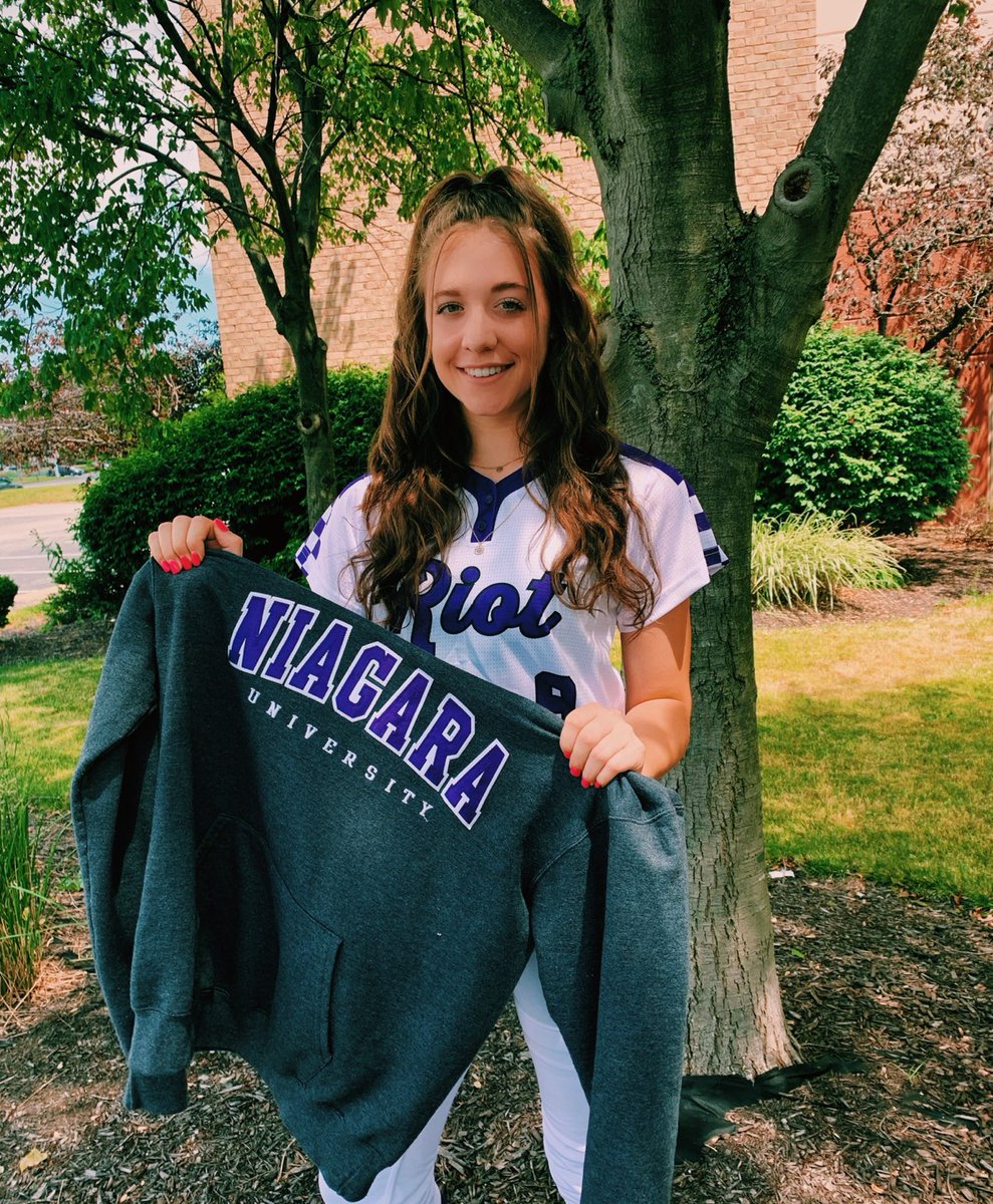 Congrats Bayleigh McCullough on signing your NLI for DI Softball at Niagara University! <a href="/NiagaraSB/">Niagara Softball</a> <a href="/NUPurpleEagles/">Niagara Purple Eagles</a> <a href="/HillersSoftball/">Trinity Softball</a>
