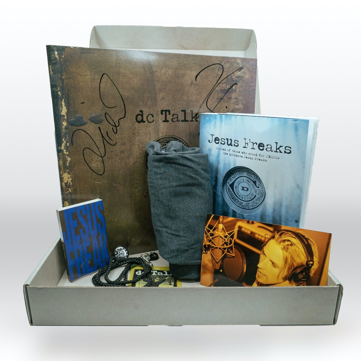 dctalkofficial's tweet photo. To celebrate #JesusFreak25 we’re releasing a limited edition box set, only 250. It includes an autographed copy of the album on  vinyl, exclusive silver anniversary t-shirt, updated copy of the Jesus Freaks book and more! Pre-order now at https://t.co/eanQ6zHKv6 https://t.co/Yg5gSs4U9e