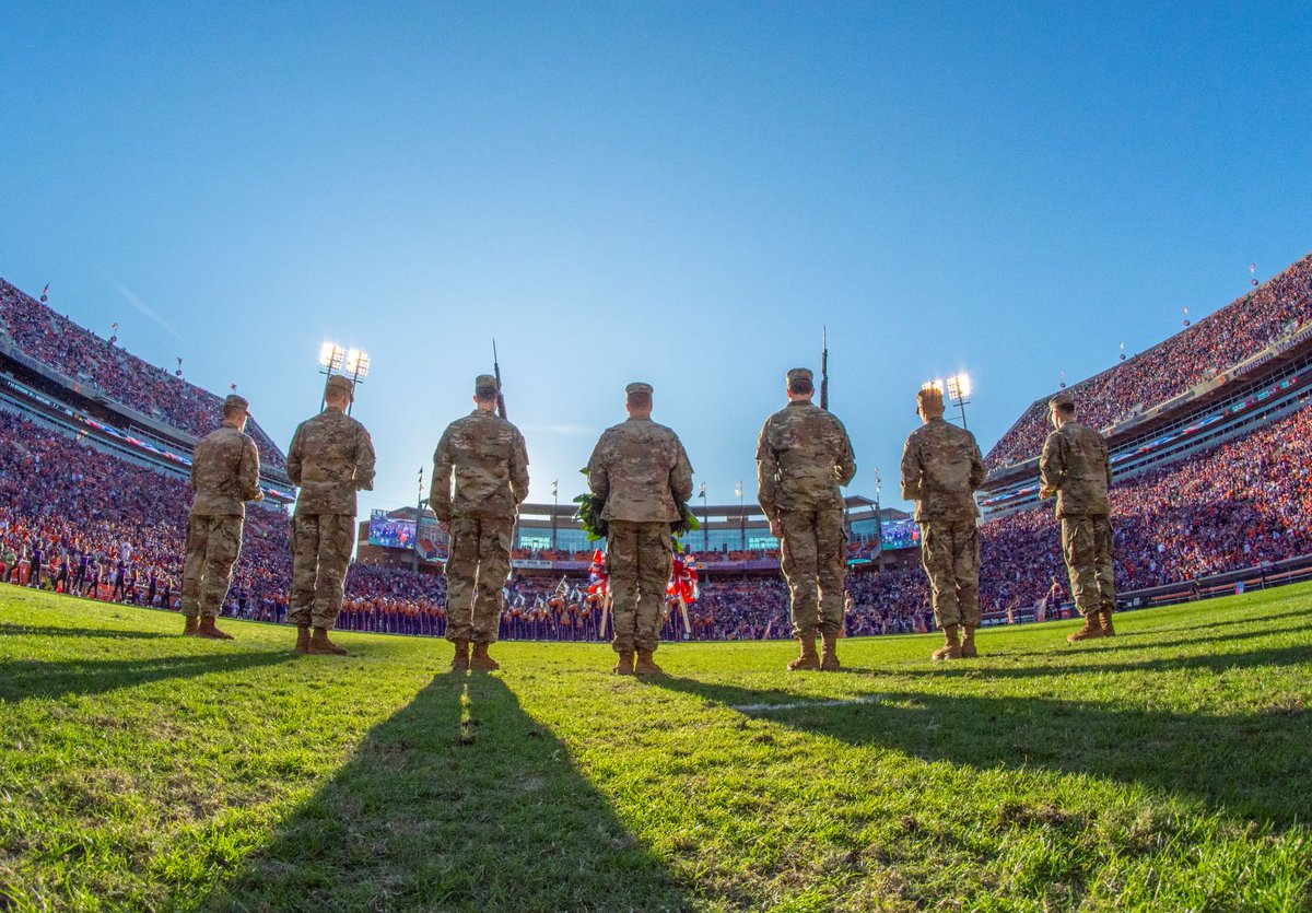 ClemsonTigers's tweet photo. Happy Veterans Day! 🇺🇸 

THANK YOU to all the brave men and women who have served our country and helped protect our freedom! https://t.co/AsKR8h0cEx