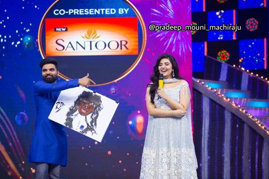 Pradeep_mouni's tweet photo. Watch this Special Diwali episode of #sarigama show on @ZeeTVTelugu 🤗
Thank u for sharing dis @Suave_Shashi garu..u'r direction awesome..All the best sir🤗😍
@impradeepmachi @MukhiSree #Zeetelugu #musicshow #Pradeepmachiraju #Sreemukhi #singingicon #musiclovers https://t.co/aYaW0lQFP0