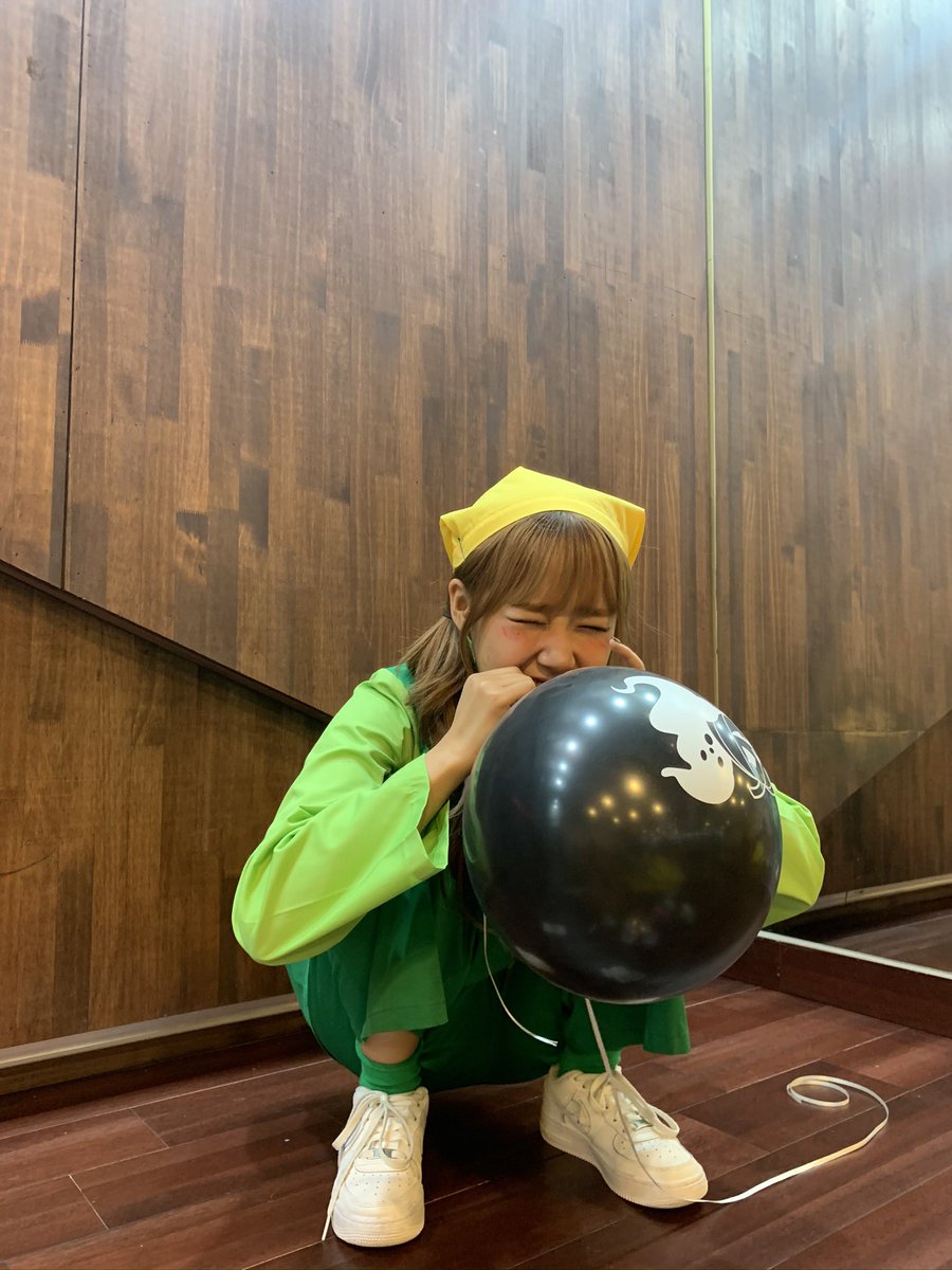 WekiMeki's tweet photo. 헬륨가스에 진심인 우리 우동이🎈
생일 너무너무 축하한드아아아악!!! 🥳 
작지만 ㅎㅎ 누구보다 큰 따뜻함을 가지고 있는 유정이 넌 정말 소중한 존재야!항상 고마워 ♡

#HAPPY_YOOJUNG_DAY♥ #사랑해 #🌱 https://t.co/YtOQiQyT0n