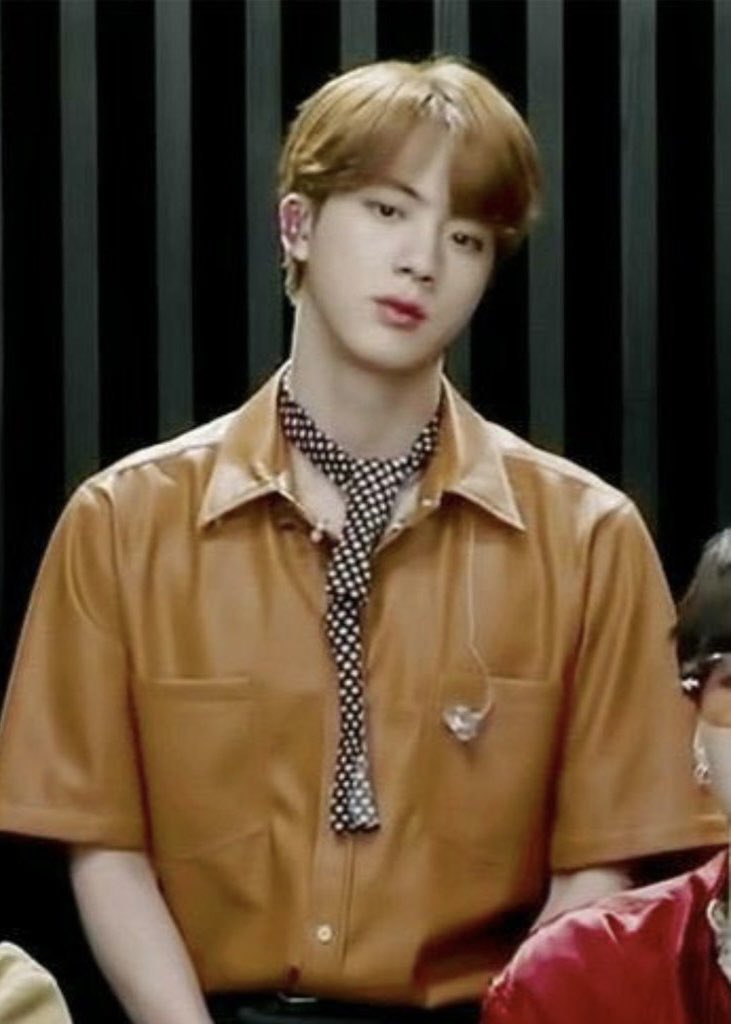 seokjinfile's tweet photo. seokjin wearing neck scarfs is everything https://t.co/EIa6zC8be1