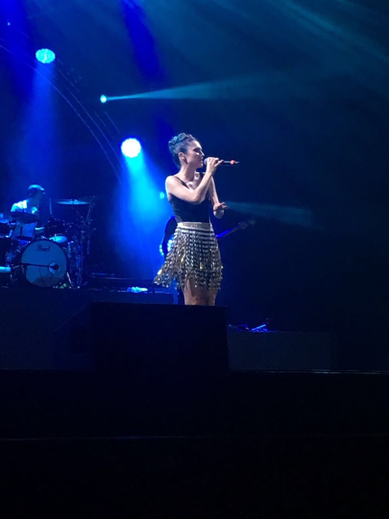 Alicettinaa's tweet photo. @lodocomello con le storie sui concerti mi è venuta nostalgia anche a me!💔 #LodoLive2015 e #Noi2 , te li ricordi? https://t.co/u3zvX5lBQ5