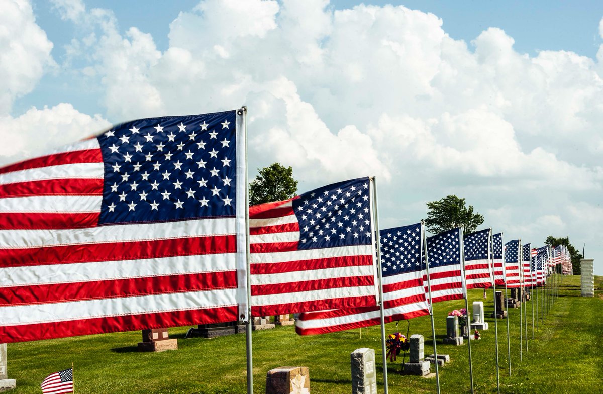 🇺🇸 On this Veterans Day we are thinking of all the veterans that have served our great country, thank you!
📷 <a href="/Fornearphoto/">Fornear Photo</a>
.
.
.
#veteranday #veteran #usa #america #thankyouveterans