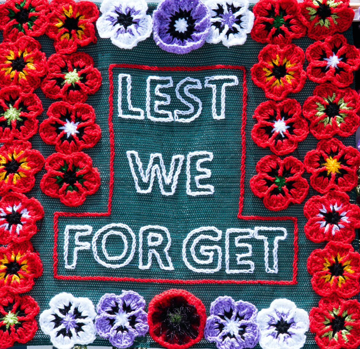 rockcodcafe's tweet photo. Every year on November 11, Canadians pause in a moment of silence to honour and remember the men and women who have served, and continue to serve Canada during times of war, conflict and peace #lestweforget #remembranceday #canadaremembers🇨🇦 #rockcodcafe #ourvets #canada🇨🇦 https://t.co/uJ9znwuCWH