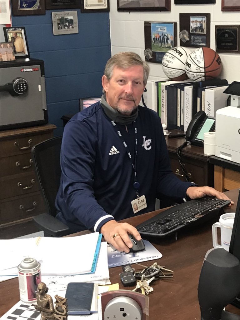 caycee_spears's tweet photo. LC Veterans: Coach Howard and Mr. McReynolds  #LCPride https://t.co/xrlFCLNJQ6