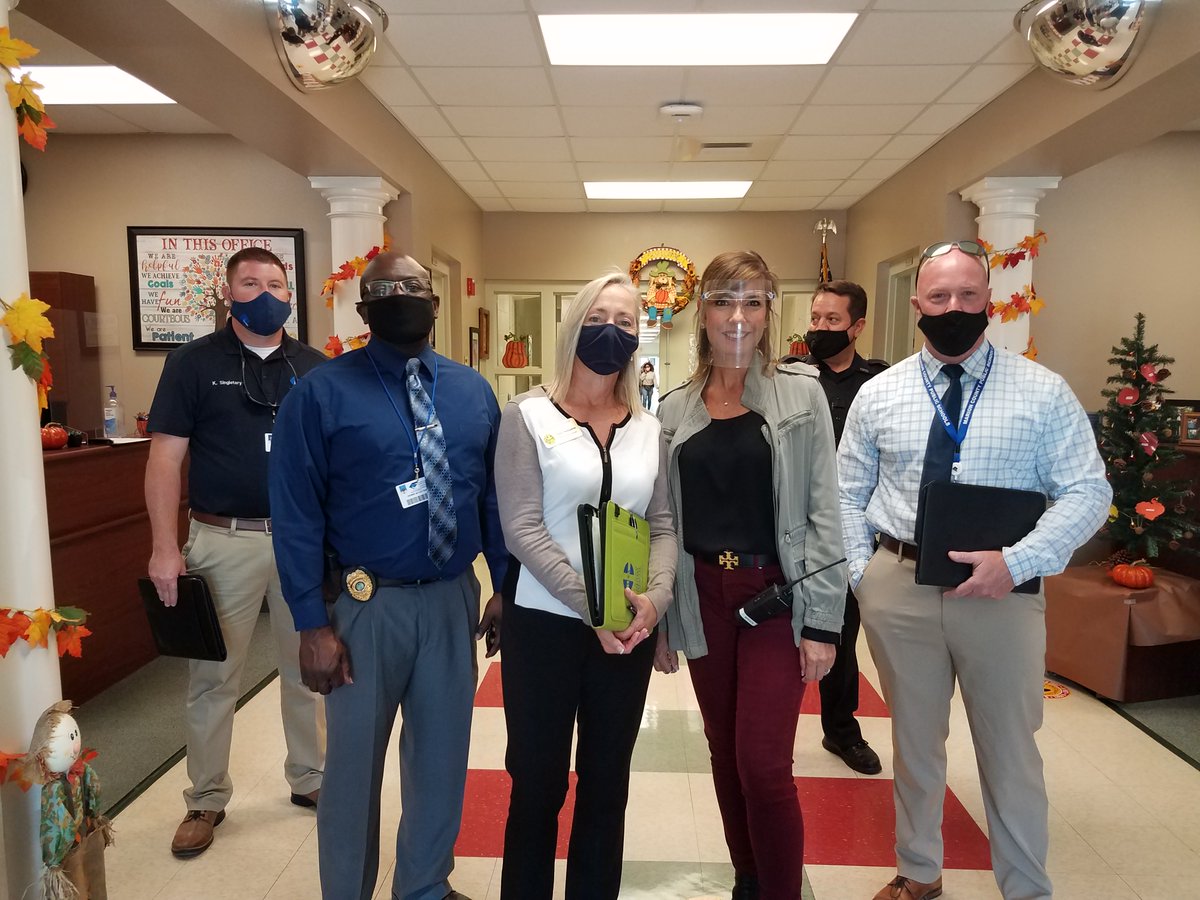 SafeSchoolsMCPS's tweet photo. Thanks you Tracy Sampson, Department of Safe Schools Regional Representative for the visit and the additional FortifyFL (Suspicious Activity Reporting APP) posters on our campuses!  

#WeAreMCPS
#FORTIFYFL
#CelebrateMCPS https://t.co/T0t8hTgeVh