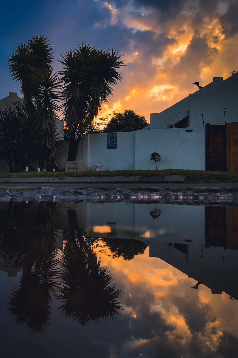RealOxka's tweet image. My reflection pictures are now looking nice. 📸 🌇 🌧

Left or right for you? 🤯

#cyrilramaphosa #BreakingNews #Fergusons #FellowSouthAfricans #ThePresident #TrumpvsBiden #gomez #skeemsam