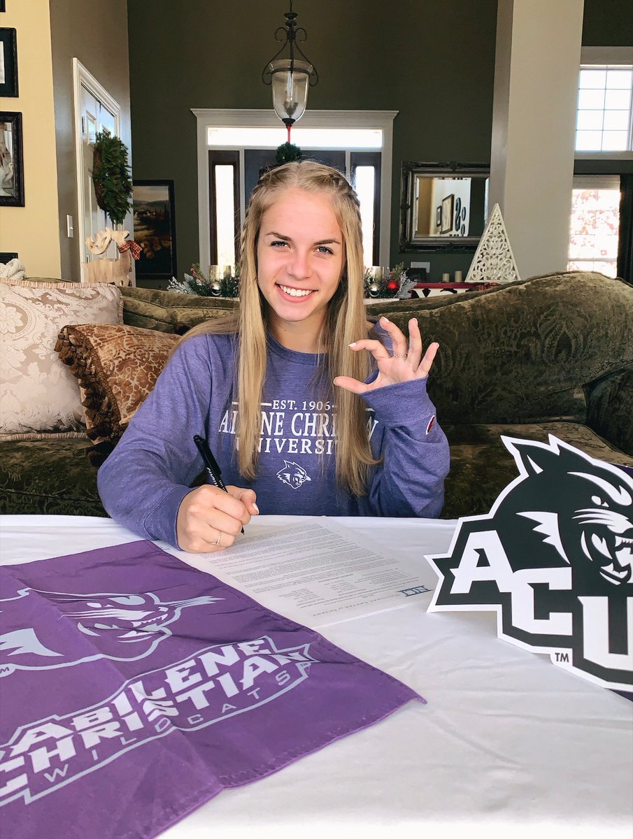 MacieStephens14's tweet photo. It’s offical! Excited for the opportunity to become a Wildcat in the fall! https://t.co/3TJtnZsMKb