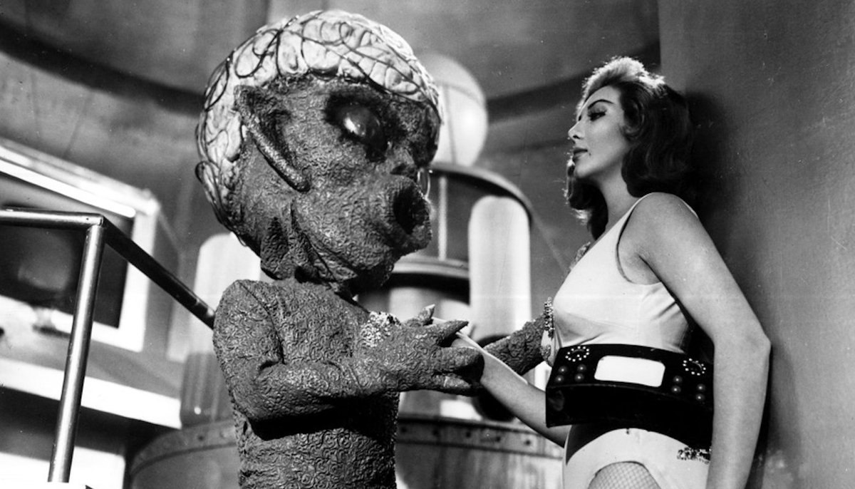 REMEZCLA's tweet photo. 'La Nave de los Monstruos' is a wildly charming Mexican Sci-Fi about cowboys, vampires &amp; aliens. Read our review of 'La nave de los monstruos.' Have you ever watched it?
https://t.co/OUW9SgRYMd https://t.co/NlqaG6rY8d