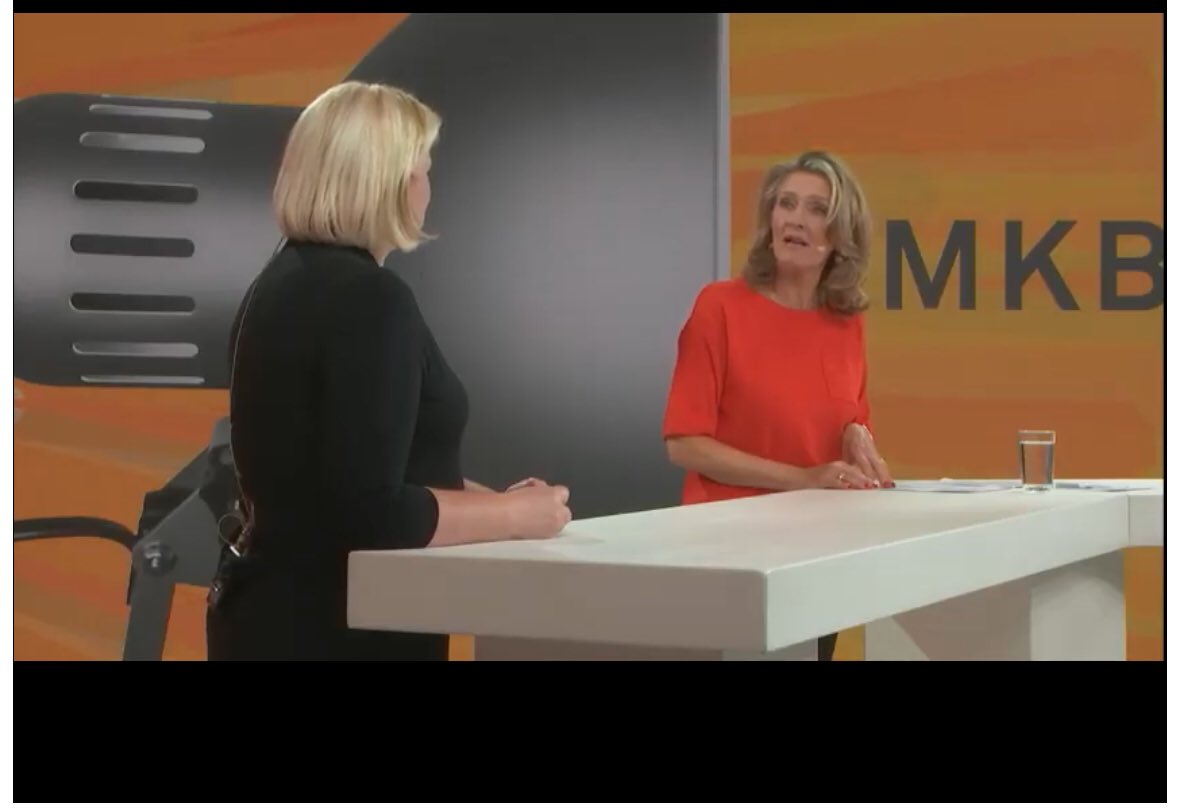 accountant_nl's tweet image. Een luisterend oor bieden, maar wel kritische vragen blijven stellen als #accountant, zegt Anja Bast van @Flynthtweets. ‘Juist nu het verschil maken’. Mkb-webinar @nbacc #springlevend