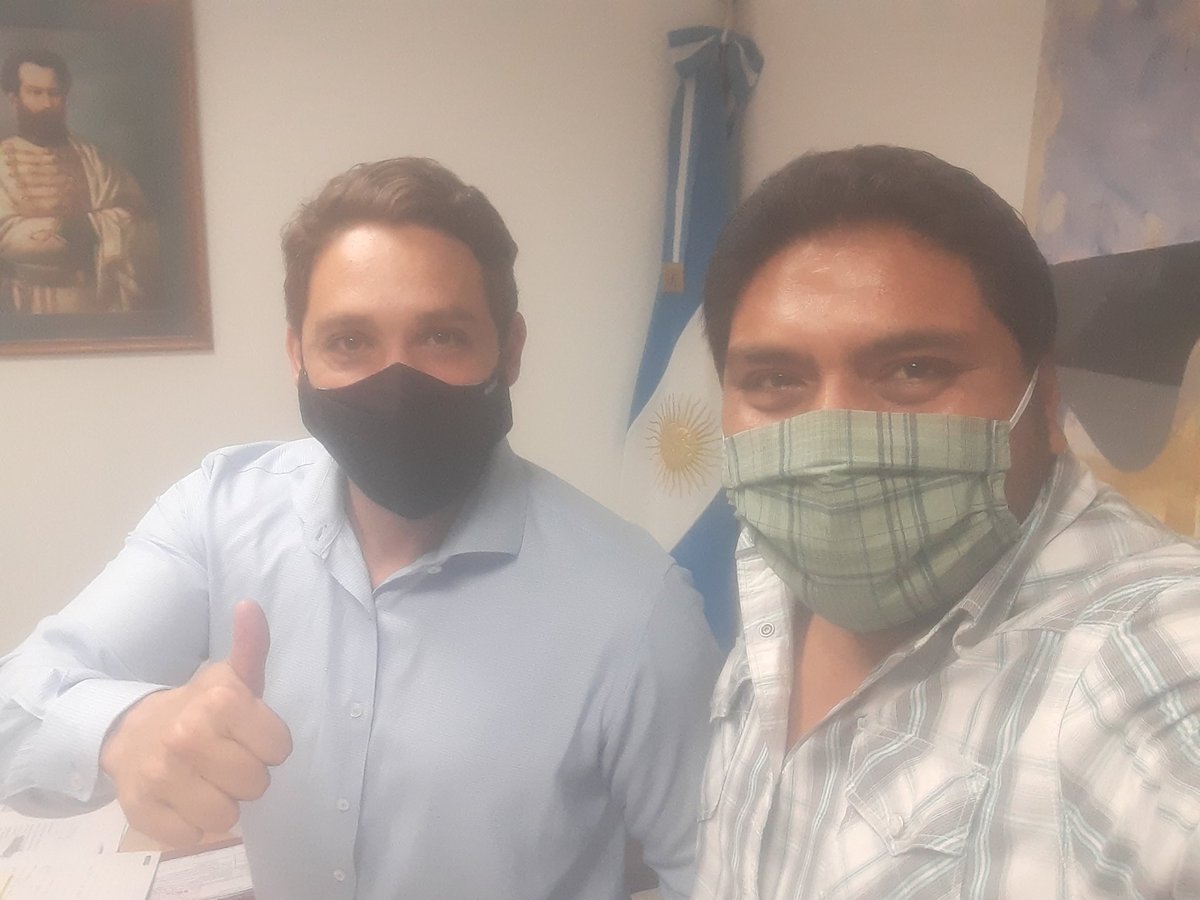 MarioSiares's tweet photo. Iniciando los trámites para llevar adelante una nueva edición de la FERIA DE LA COMIDA REGIONAL. muchas gracias @Nicokripper por tu apoyo y predisposición.🇦🇷 https://t.co/4M7ed5Ezeb