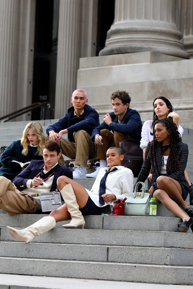 iBlairWaldorf_'s tweet photo. Antes/Ahora
Y es así la evolución al 2021 de #GossipGirl https://t.co/KZnInLVNTh