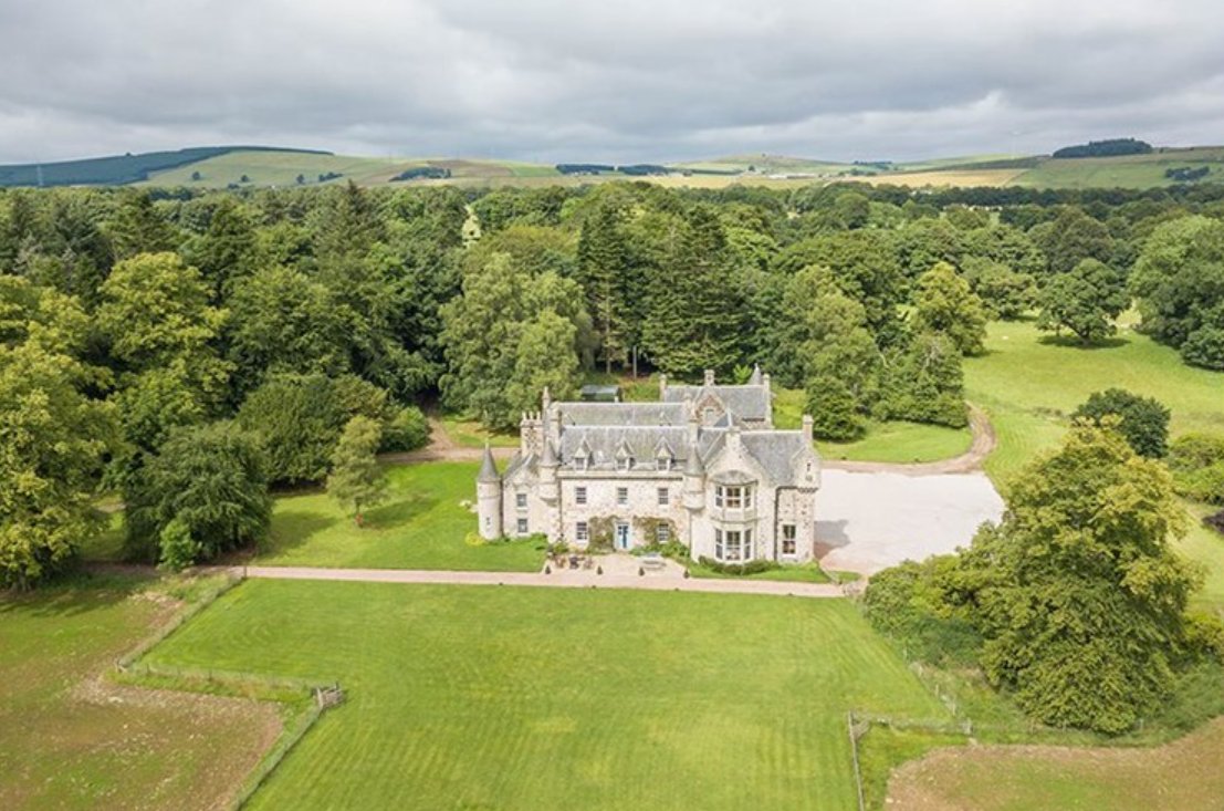 FirecrackerBall's tweet photo. Experience the Scottish Highlands in all their glory from the comfort of the stunning 12th century Wardhill Castle. You and 15 guests will exclusively enjoy seven-night self-catering stay at the castle. Find out more here > https://t.co/joxoHW2qdR. @barnardos #WardhillCastle https://t.co/xzEENtHk1k