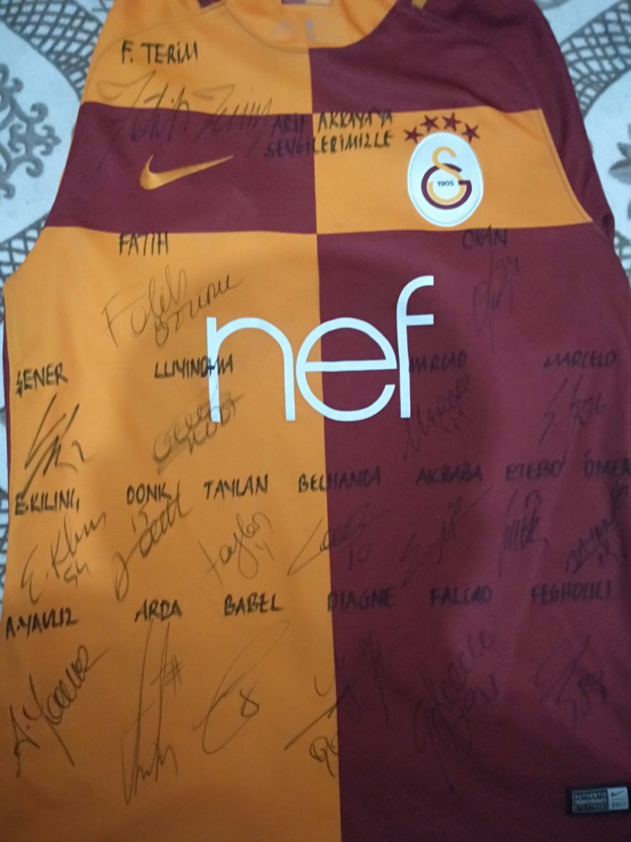 arifakkaya31's tweet photo. @fatihterim @ArdaTuran @FALCAO ve bütün tamkima doğum günümde eşimin bana yaptığı suprize yaptığınız katkı için çok teşekkür ederim @GalatasaraySK  sevgisi bitmez 😍 https://t.co/auTTNmsLBR