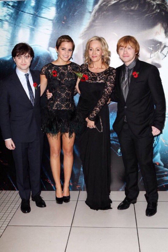 Harry_Potter_TM's tweet photo. 11 de noviembre del 2010: Tal día como hoy, se estrenaba en Londres “Harry Potter y las Reliquias de la Muerte: Parte 1”. https://t.co/RoqmFQJxD0