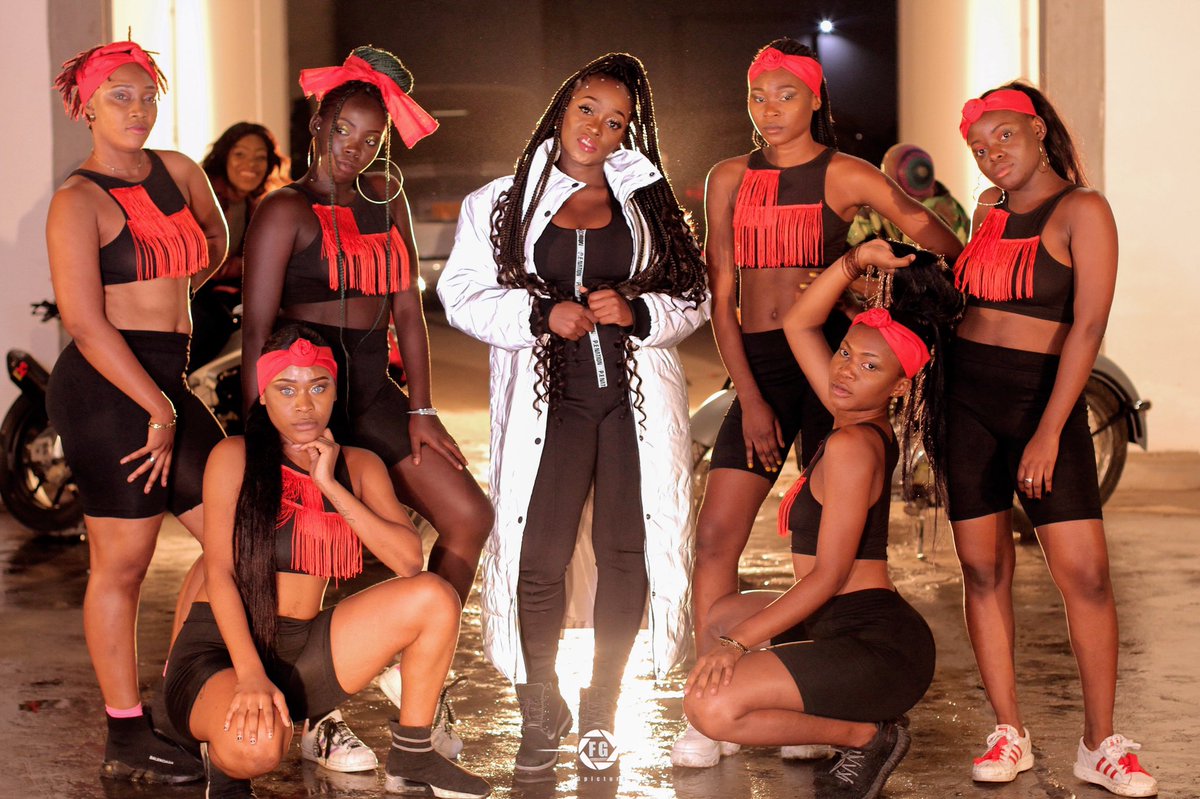sarah_kalume's tweet photo. Salut la Queenie Gang family!
Posa Kobimisa signifie "faire renaître". J'ai souhaité rendre hommage à nos Pères de la musique congolaise, notamment Papa Wemba, Lutumba Simaro ou encore Franco Luambo car ils m'inspirent beaucoup.Pour revoir le clip, cliquez sur le lien dans ma bio https://t.co/KrvsfklHp8