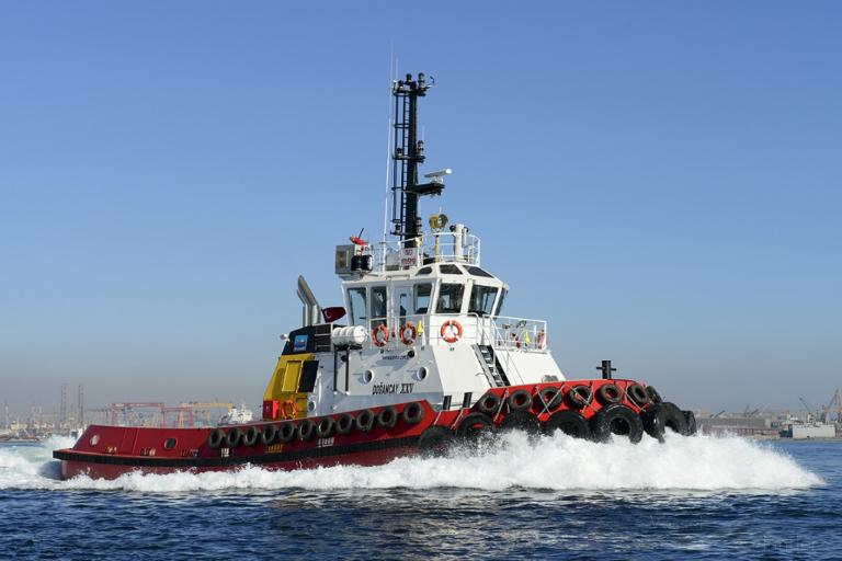 1.Maroodi Jeex aka M Jeex is registered under the flag of St. Vincent and Grenadines.  The Uae helped secure this for Somaliland.