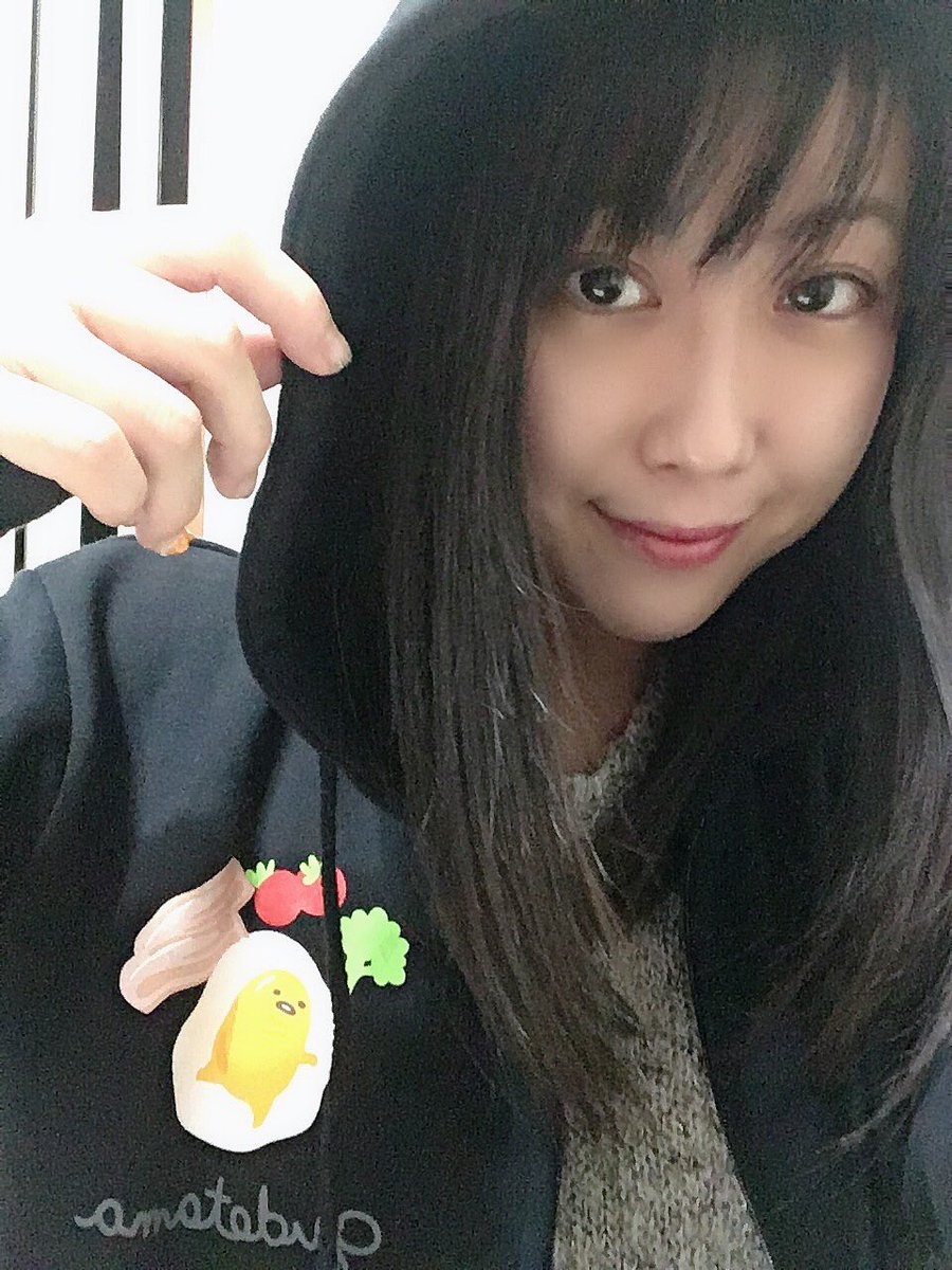 Mao_Iida's tweet photo. 誕生日プレゼントー！！
まだ受付ていましたw
ぐでたまのパーカーって(๑>◡<๑)
嬉しいやんかーーーー❤️❤️❤️

毎日着てます(*´ー｀*)

#誕プレ #ぐてたま #パーカー #可愛い #ぐてたまお #飯田麻央 #嬉し #サンリオ https://t.co/GEEj20Kwia