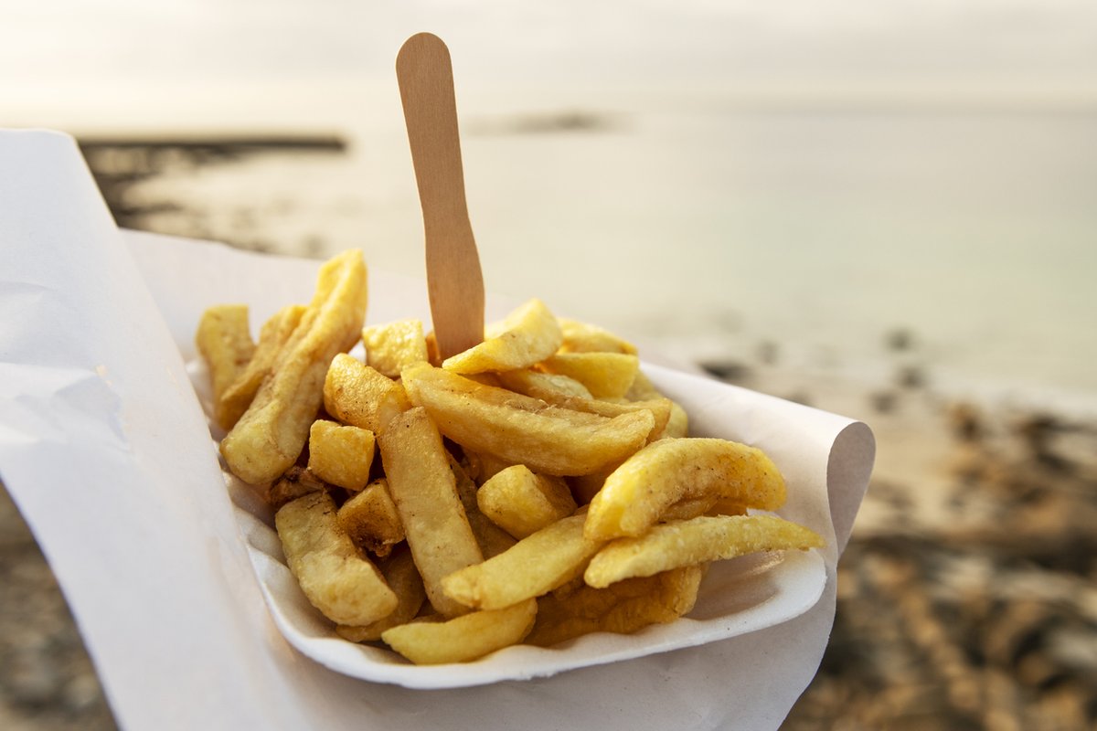 DeedsEveryday's tweet photo. Just what the doctor ordered. Who fancies some free chips? https://t.co/nYNL8Pnynb