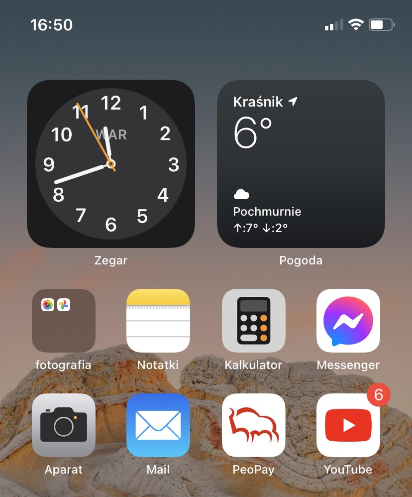 piredele's tweet photo. To już drugi raz. Czy komuś też zdarza się, że widget zegara się zawiesza? Kurczę, to tylko zegar 😂 czemu Apple ma taką wpadkę. https://t.co/M73uVT9PlZ