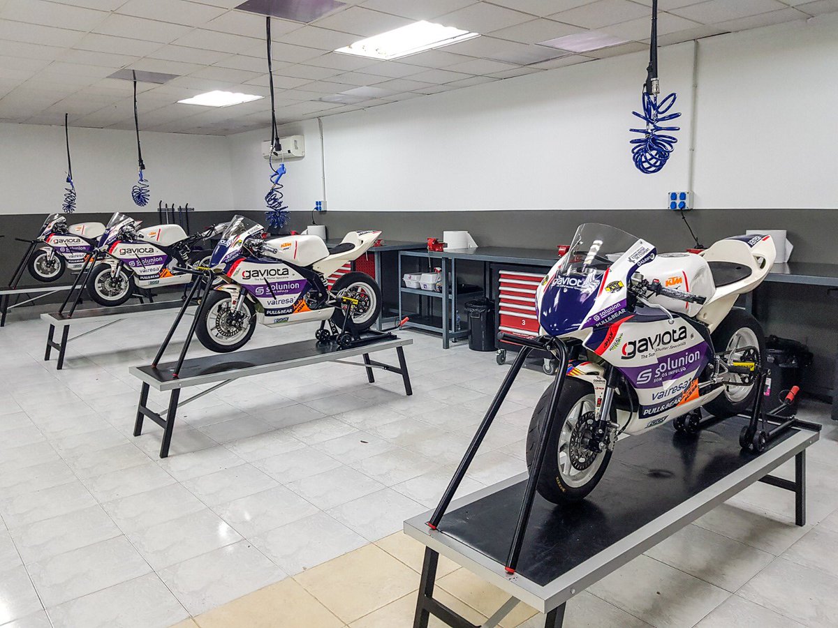 Mas fotos de las motos totalmente rotuladas por nuestros alumnos 😎😎 

#asparteam #aspar #ksb #ksbsport #motociclismo #valencia #mecanica #motor #motos