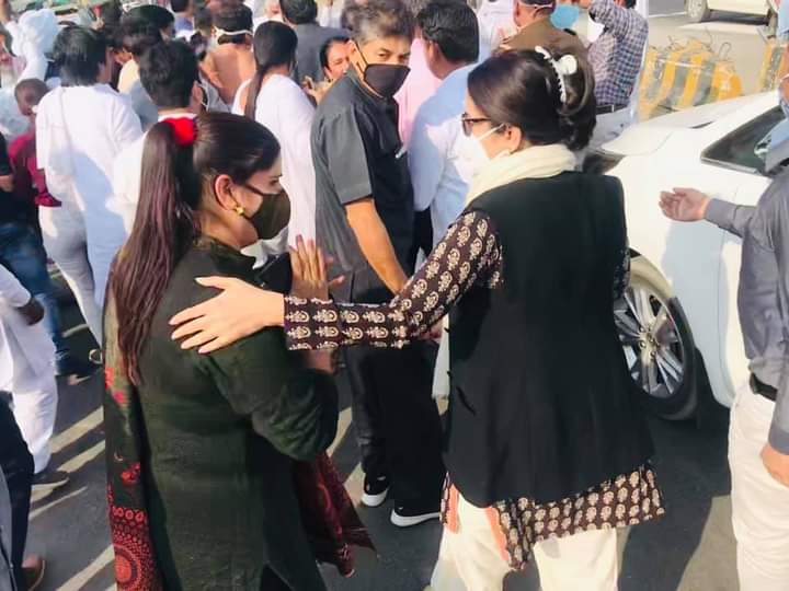 officekiran's tweet photo. पानीपत में @INCHaryana के प्रभारी @VivekBansal72 जी एवं प्रदेशाध्यक्षा @kumari_selja जी की उपस्थिति में कार्यकर्ताओं के साथ किसान हित में ट्रैक्टर रैली के रूप में क्रांतिकारी कदम।
@INCIndia किसान मज़दूर की लड़ाई आख़री दम तक लड़ती रहेगी। https://t.co/86oYdOcaIl