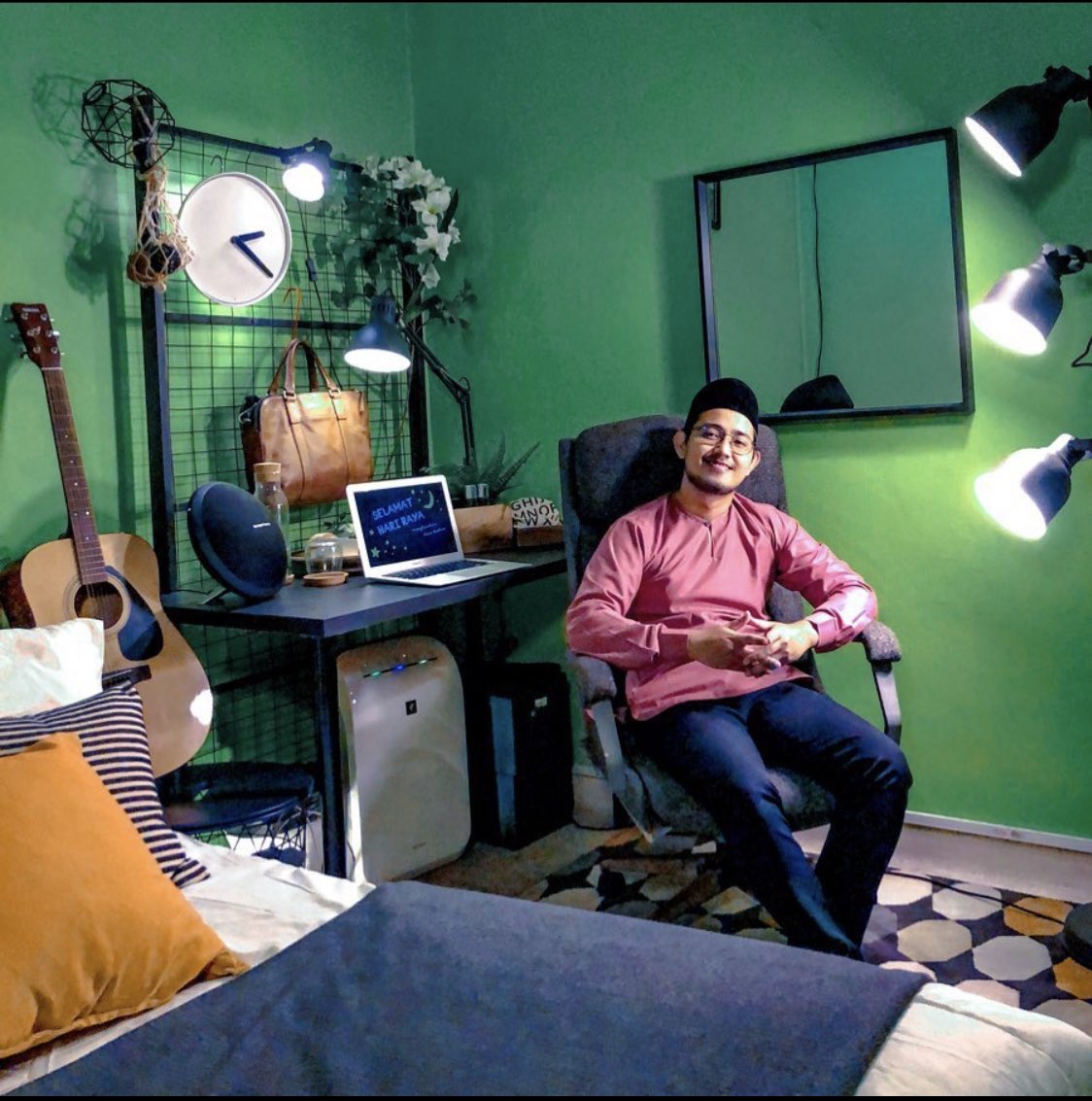 Perjalanan hidup kita ni ada masa kita di atas. Ada masa kita dibawah. Aku nak share sikitlah perjalanan hidup aku. Dari makan gaji kerje 6hari seminggu ke bekerja sendiri kerja 2-3hari seminggu dari gaji 2.5k/month kpd 5-8k week. Harap bermanfaat.