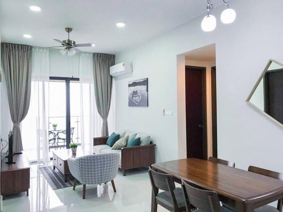 Homestay ni aku hanya perlu close sales dan marketing. Business menunjukkan pertumbuhan yg baik. Almost hari hari full. Aku pun tambah homestay sampai la aku ada 3 biji. Boleh dapat net 6-8k/month