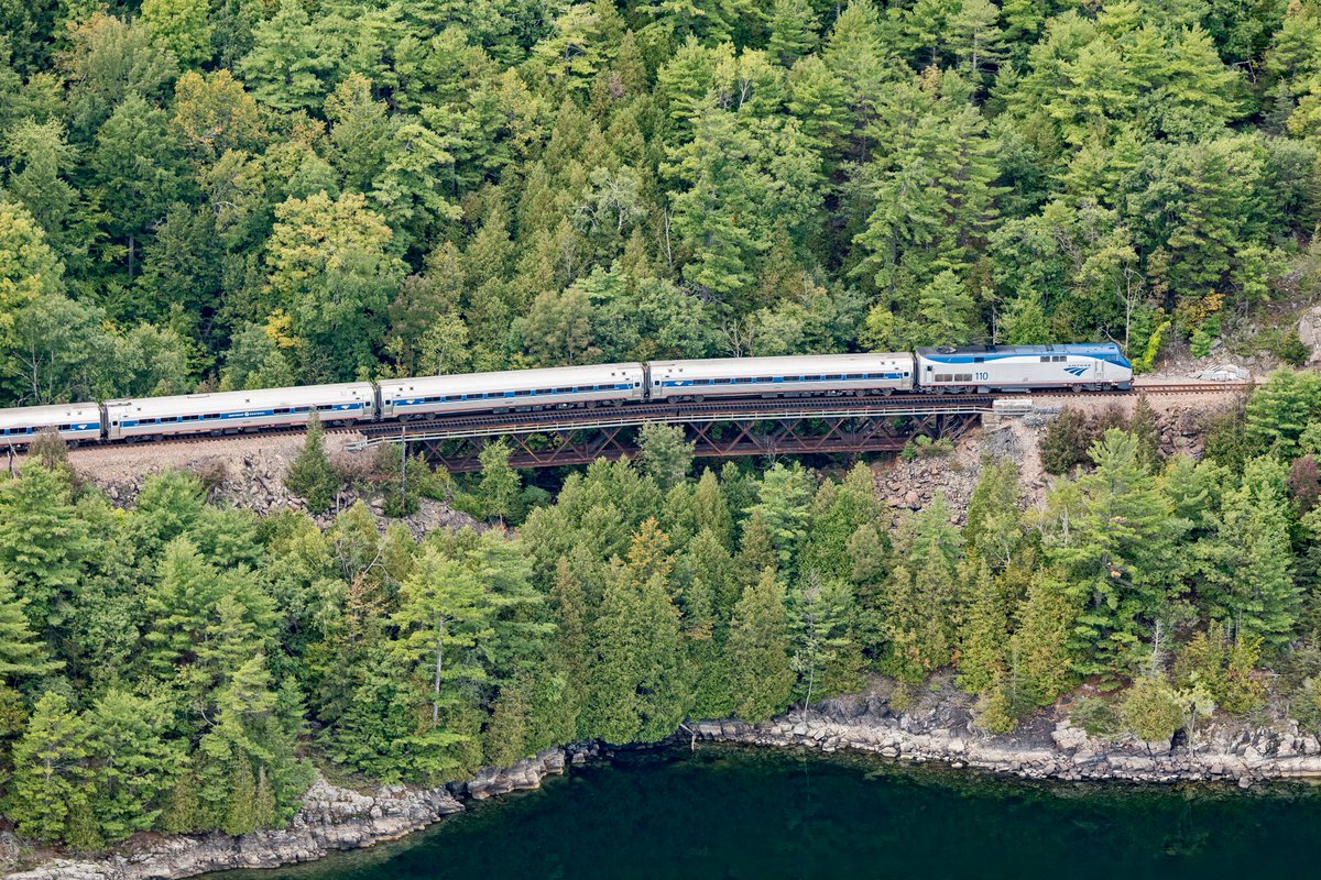 NewYorkByRail's tweet photo. Sometimes you have to take a step back to truly appreciate how beautiful New York can be. @Amtrak 

📸Photo courtesy of Daniel Spitzer
#newyorkbyrail #nybr #iloveny #amtrak https://t.co/FNsaJbQez0