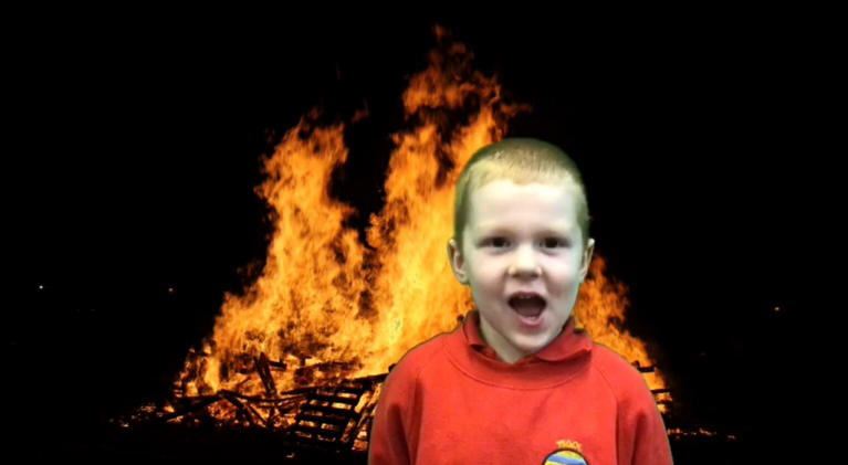 Ysgllanbrynmair's tweet photo. Sgrin werdd â neges bwysig iawn...diogelwch ar noson tân gwyllt! 🎇
Green screen with a very important message! Safety first on fireworks night. 🎇
#cyfranwrmentrus #hyderus #cyfarwyddiadau #diogelwch #nosontângwyllt #llafar https://t.co/UpejnY97hE